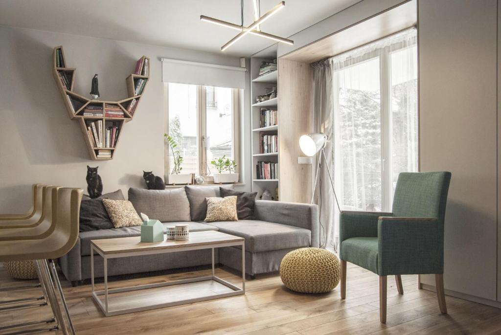 Charming Apartment with Garden, only 1 km to Wawel Castle by Noclegi Renters, Krakov