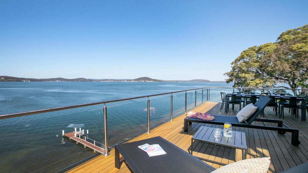 Waters Edge - Point Clare - Pool , Spa, Private Jetty, Point Clare