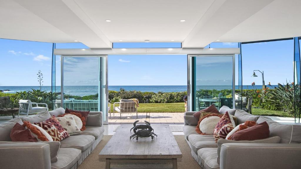 Philotimo - Absolute Beach Front at North Avoca, North Avoca