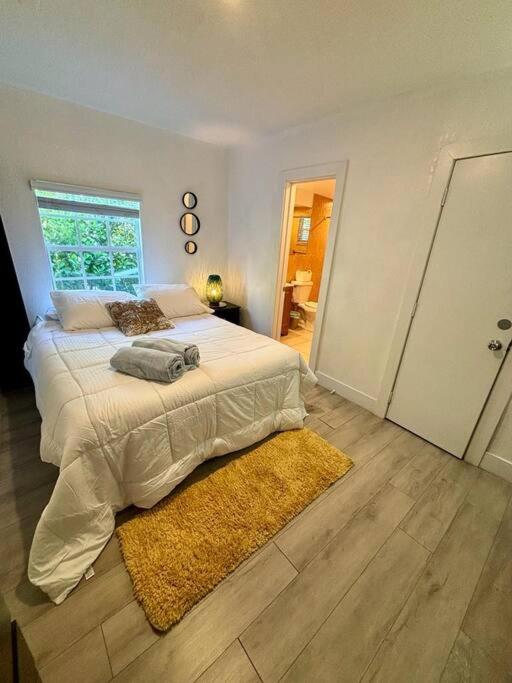 Quiet & Centrally located House - PRIVATE PARKING, LAUNDRY AND STORAGE FOR LUGGAGE, Miami