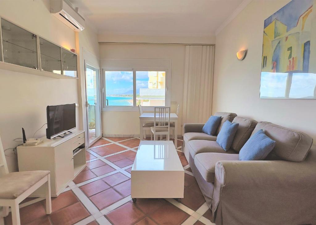 Skol 536 - Great One Bed Apartment with Wonderful Sea View., Marbella