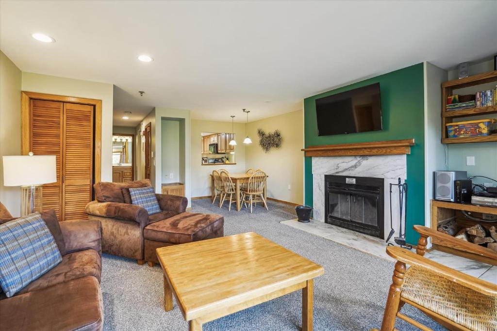 Highridge B14 Enjoy the view ski back trail shuttle service sports center, Killington