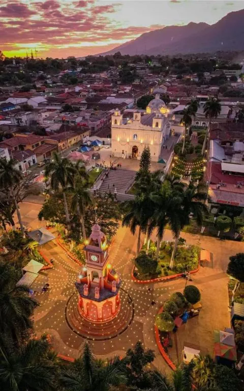 La Casa de Mamapán Hotel Colonial Ahuachapan，位于Ahuachapán的酒店