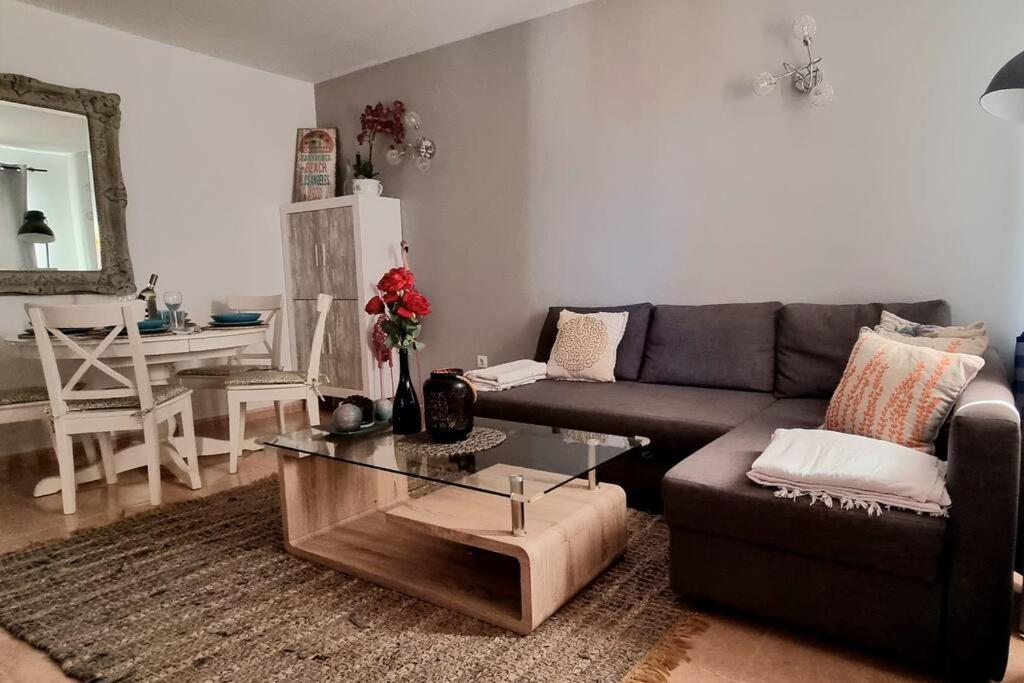 Frangipani - Apartment with Terrace & Shared Pool - 4