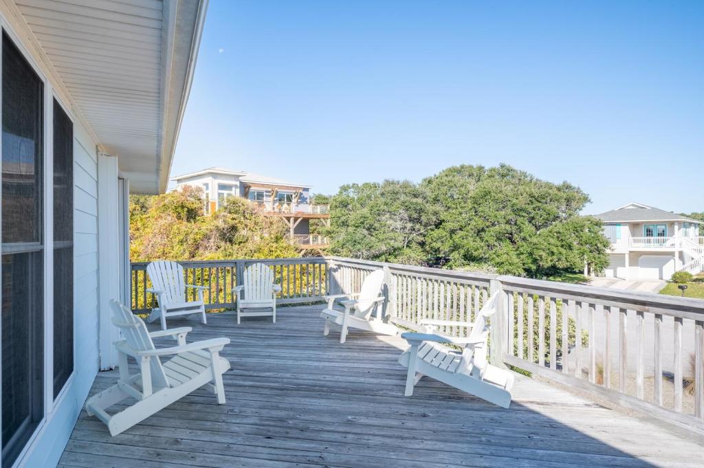 Private Home Steps from Beach Access, Kure Beach