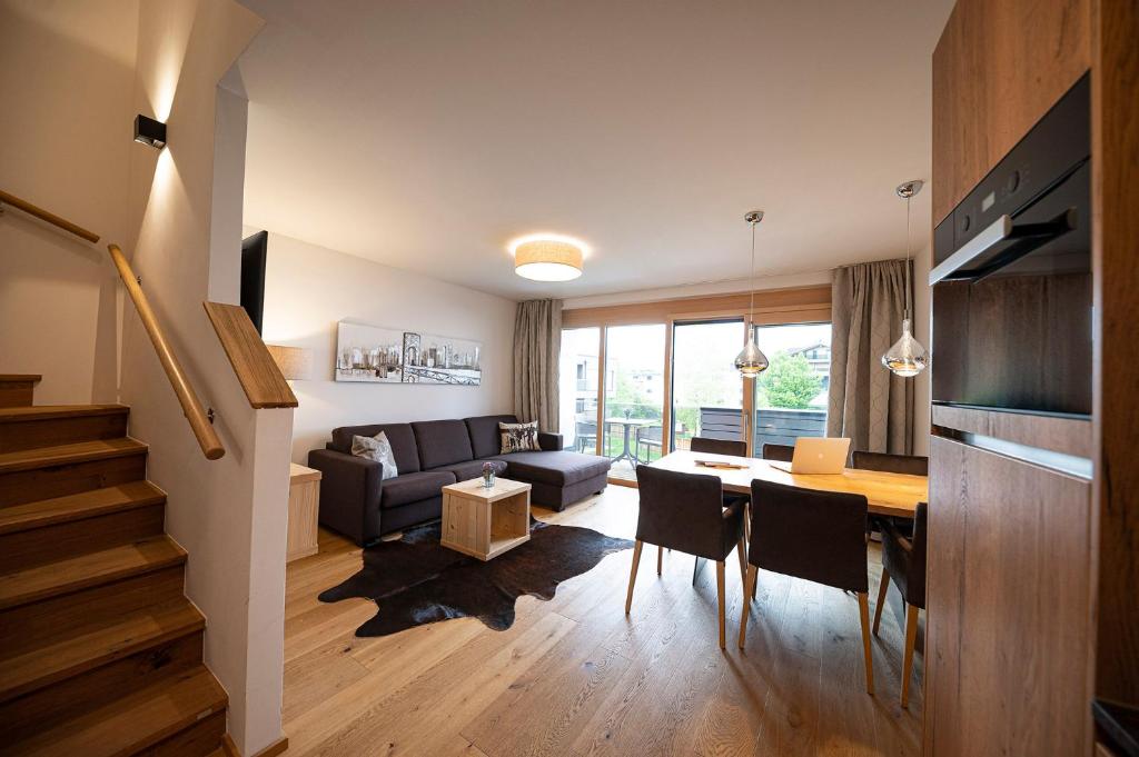 Lakeside Luxury Apartments - 4