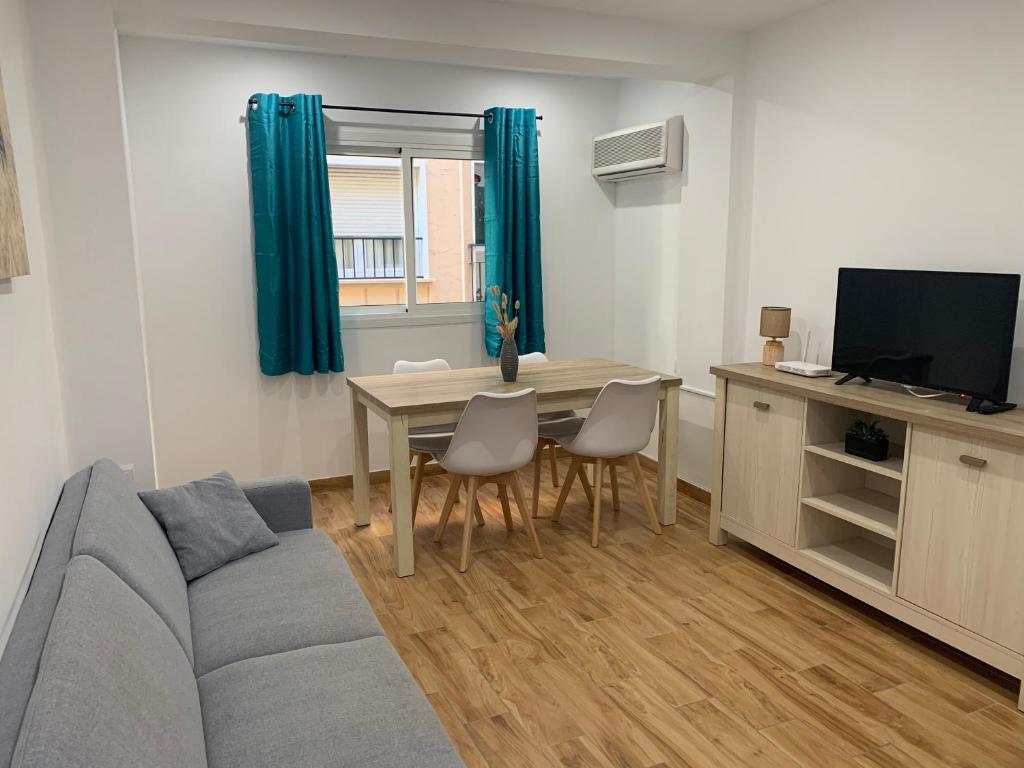 Central & renovated 3-bedroom flat - 2