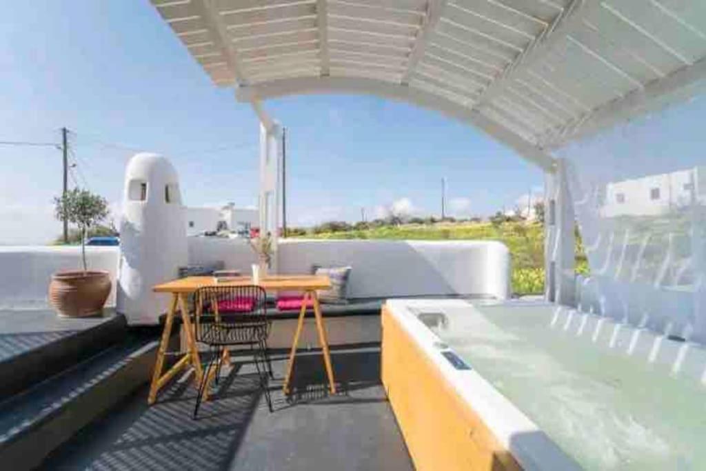 Jaccuzzi Romantic Suite in Firostefani,sea view!, Fira