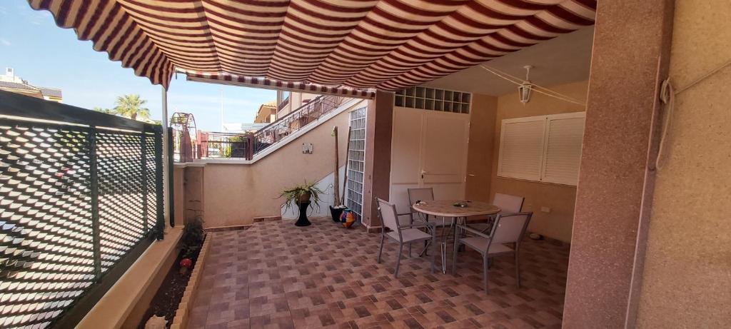 Adosado con piscina y terraza a 700m de la playa - 3