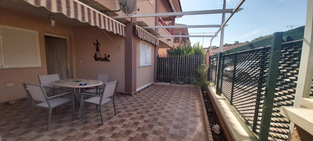 Adosado con piscina y terraza a 700m de la playa - 4