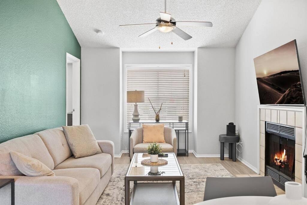 Comfy 2BD Apt + King Bed - Cedar Park/North Austin, Austin