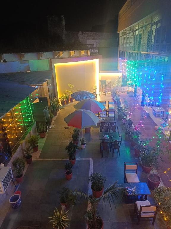 โรงแรมสิทธารถะ (ห่างจากทัชมาฮาล 600 เมตร) (HOTEL SIDHARTHA (600 meters from Taj Mahal))