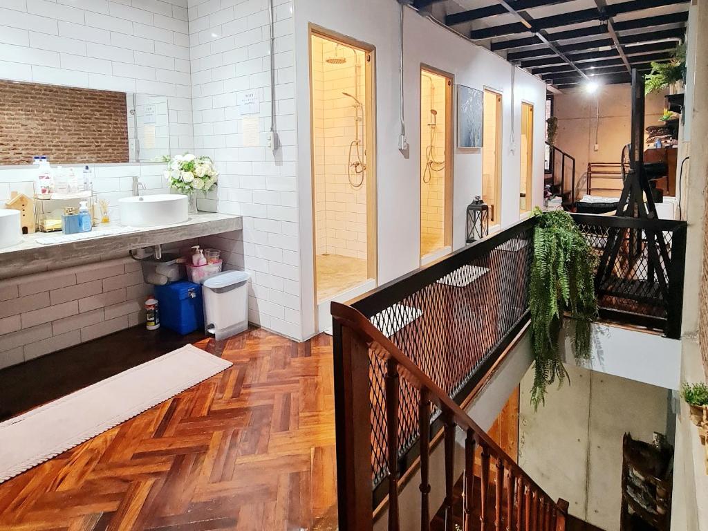 米莫斯豪斯霍斯特尔 (MEEMAW'S House Hostel)