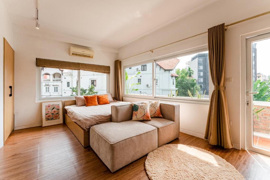 ANNAM Panorama Lakeview - Garden & Balcony - WestLake