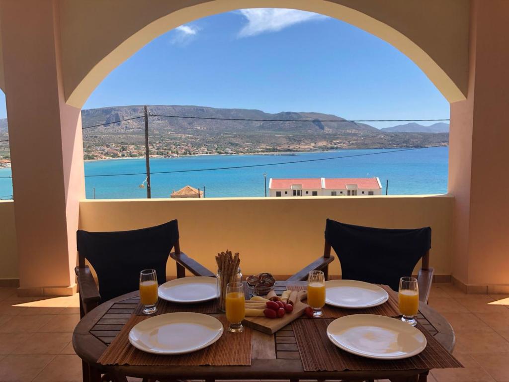 Seaside Serenity, Karavostásion