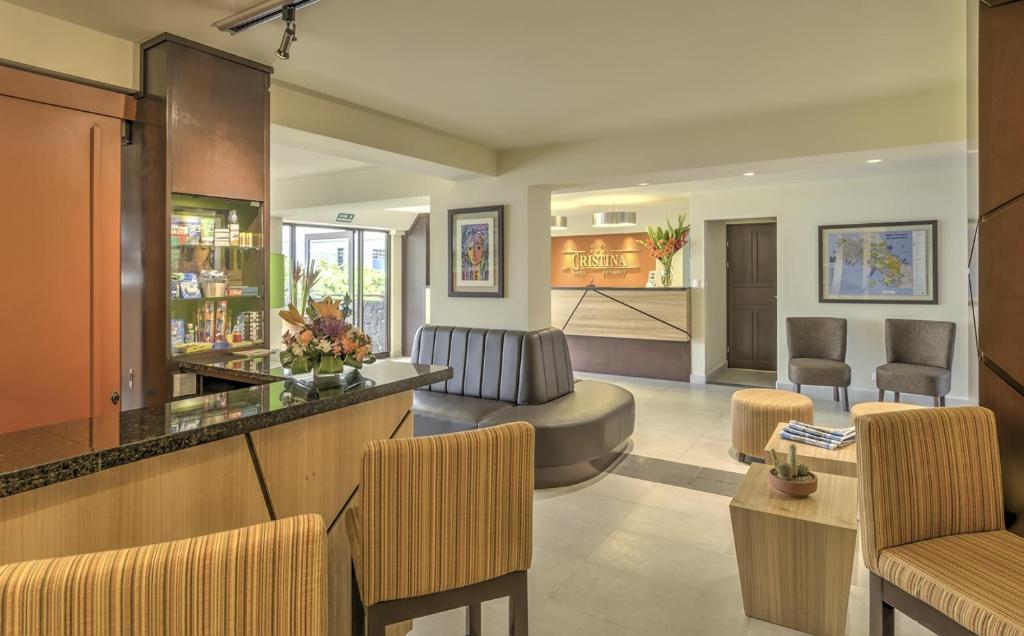 Lobby, Hotel Residence Inn Suites Cristina in San Jose