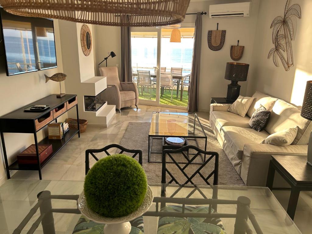 APARTAMENTO EN PRIMERA LINEA/BEACHFRONT APARTMENT - 2