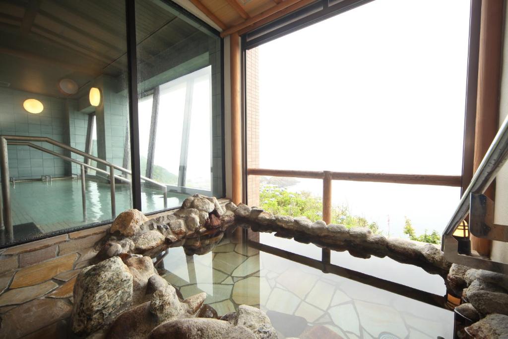 1. 호텔 탓피 (H..