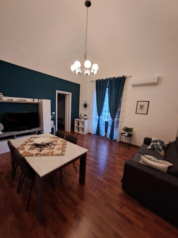 Re Federico II, Katánie