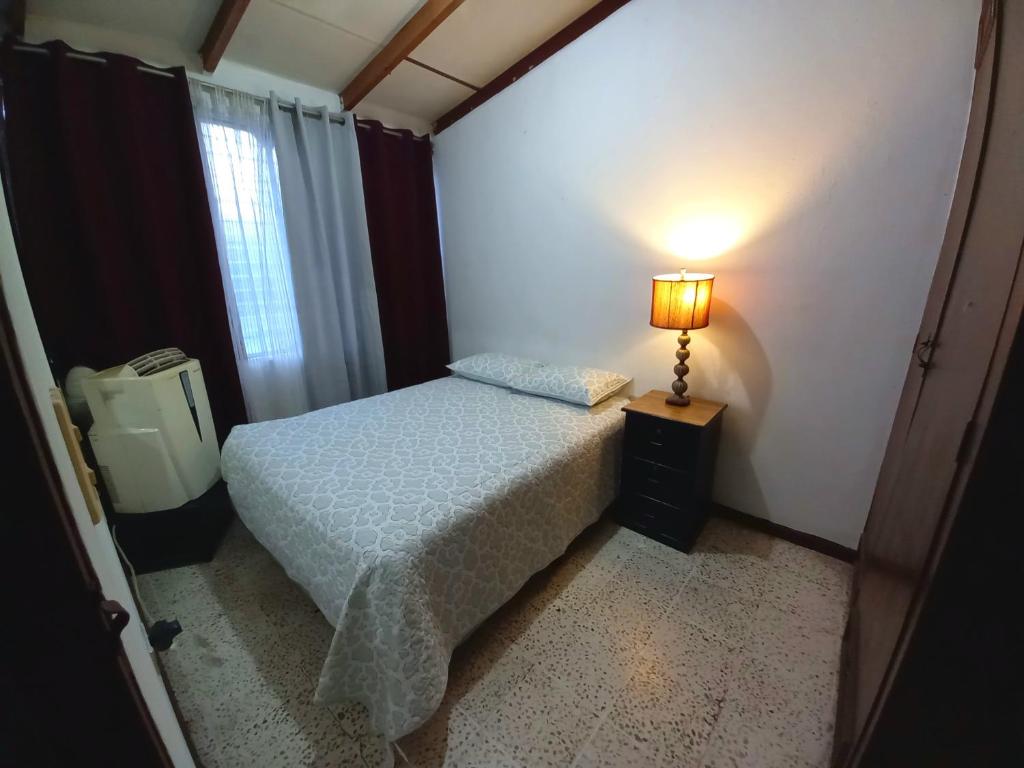 Habitación con A/C en colonia Escalón