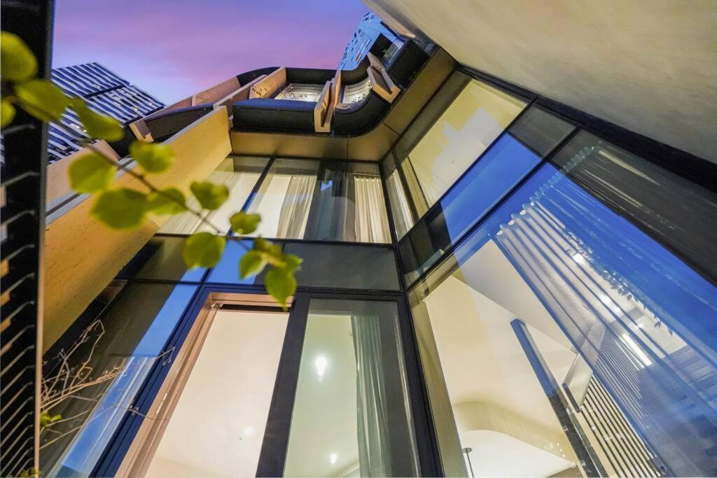 Delicated Loft in Central 2Bed 2.5Bath 2Carpark, Melbourne