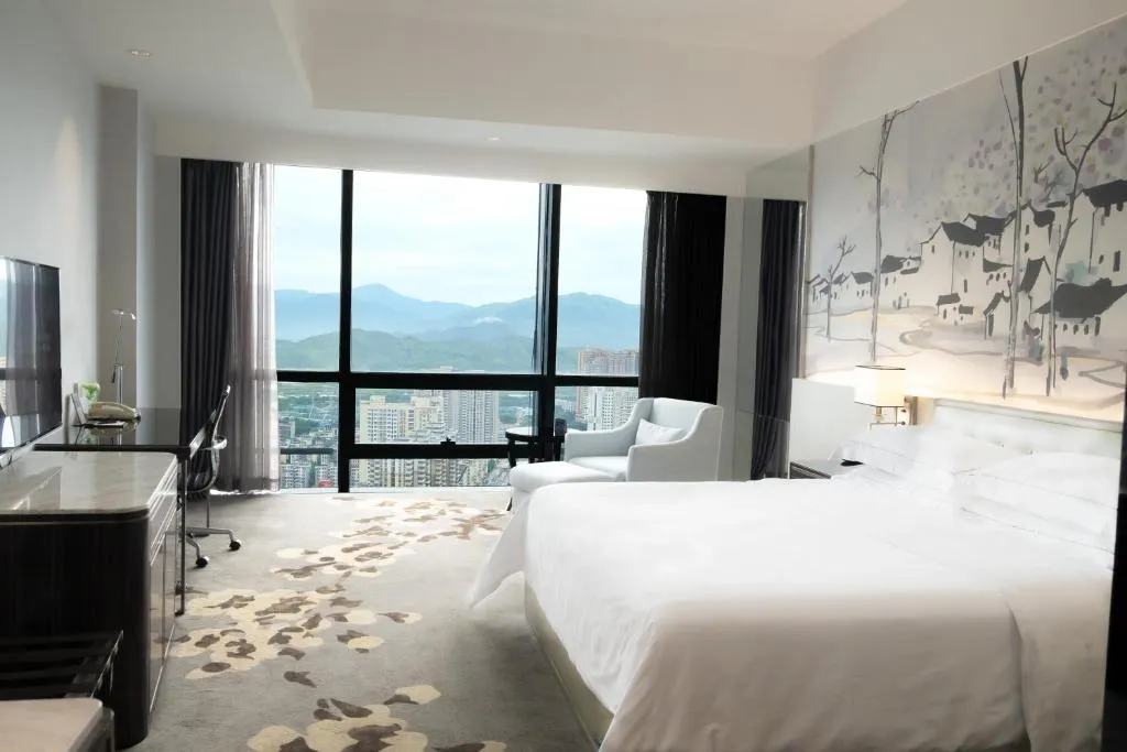 深圳华强广场酒店-住客尊享免费迷你吧&宵夜，加早餐客人同时享受免费欢乐下午茶，位于深圳的酒店