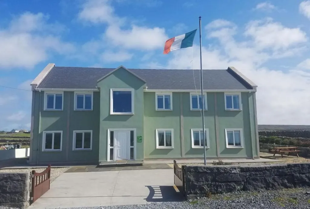 Aran Walkers Lodge, hotel in Inis Mor