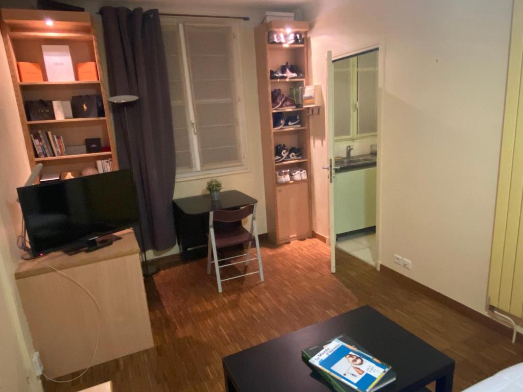 Entire cozy apartment near Eiffel tower in Paris - 5