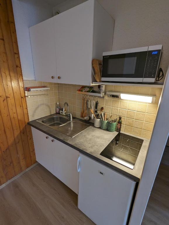 Central spacious flat with private parking - 4