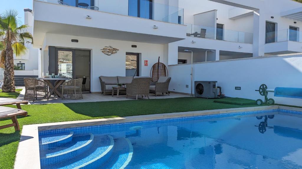 PANORAMIC pool & mountains house - 2