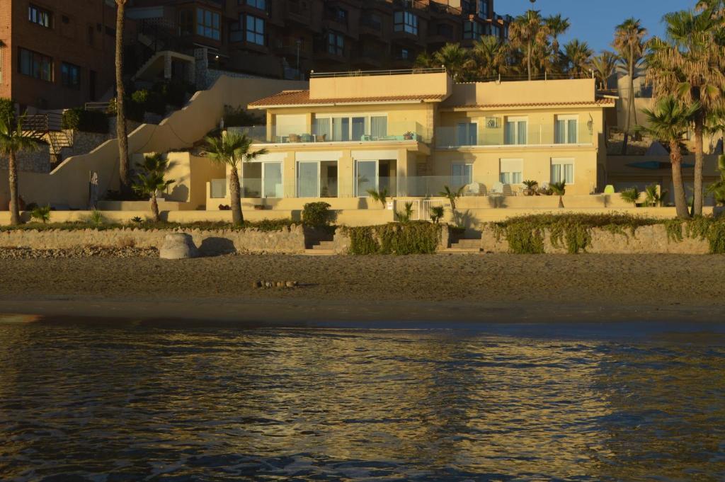 Maravilloso Apartamento AMANECER CABO a pie de playa y mar en CHALET ROQUETES - 3