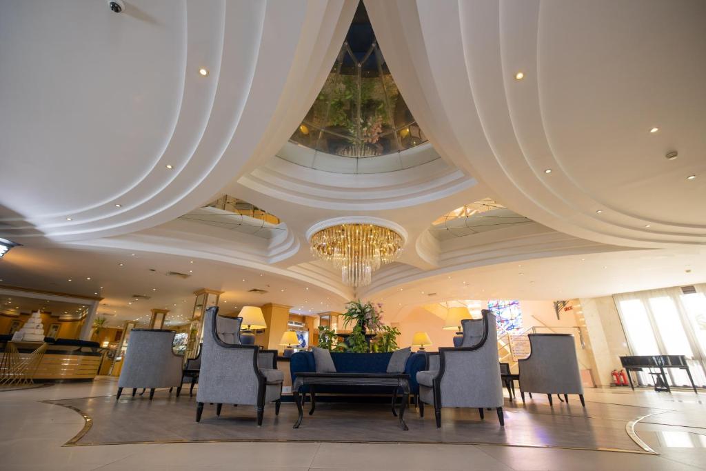 {hotel.hotel_name}