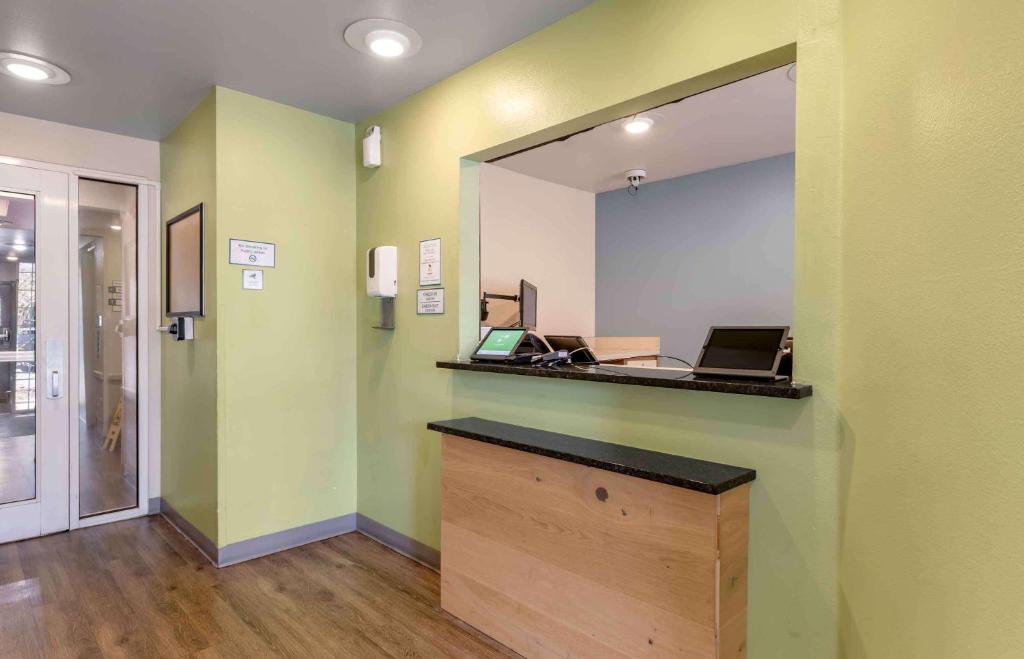 Lobby, Extended Stay America Select Suites - Orlando - East in Orlando (FL)
