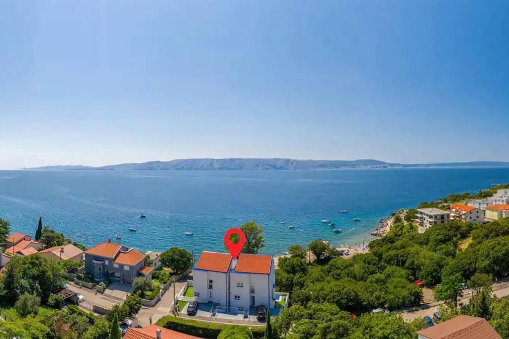 Vera - Luxury Seafront Apartment, Klenovica