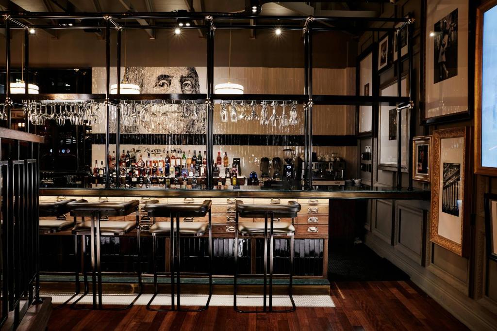 bar/salon
