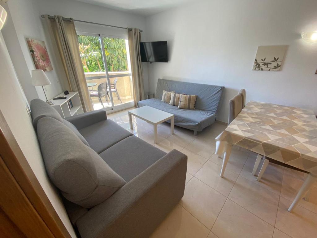 BENAL BEACH Superb Beach front 1 Bedroom Apartment, Sleeps 5 - 5