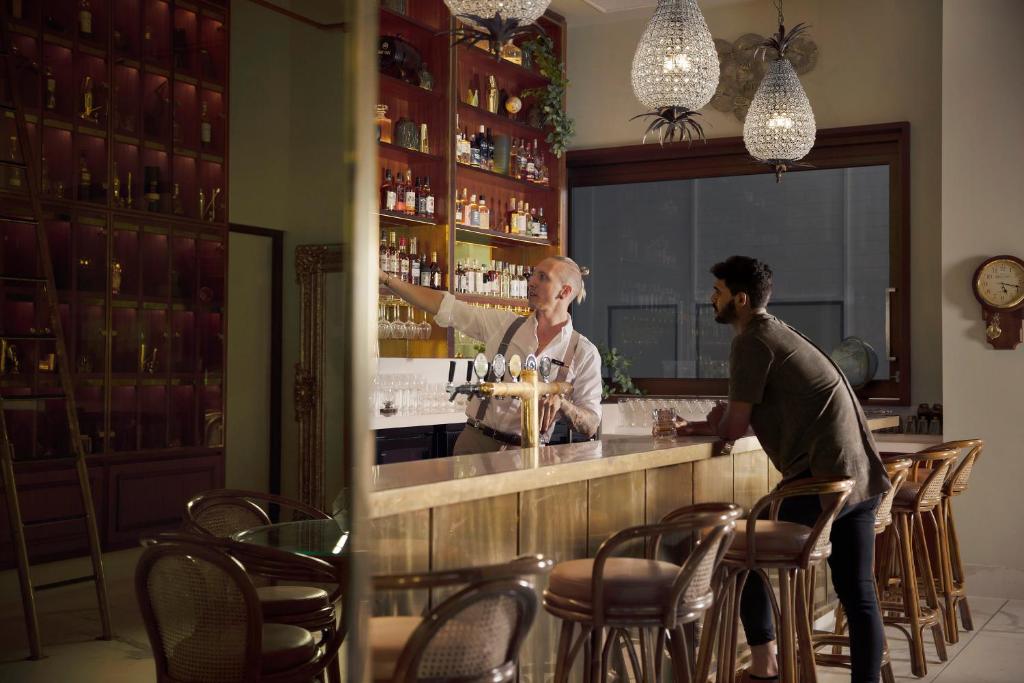 Bar/ Salón