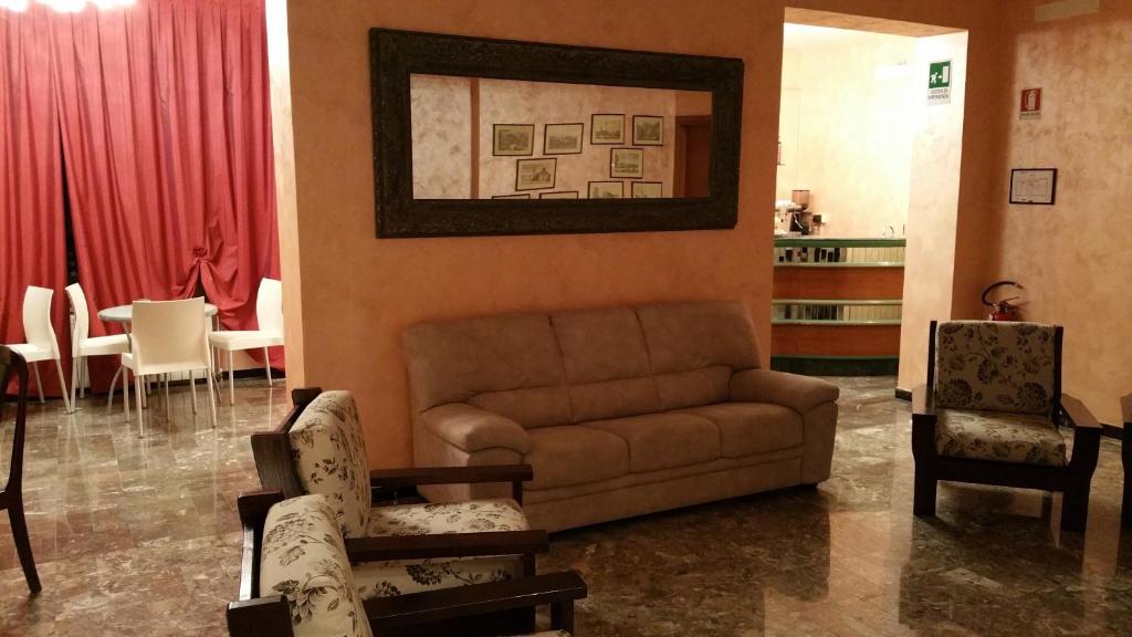 Hotel Redi photo