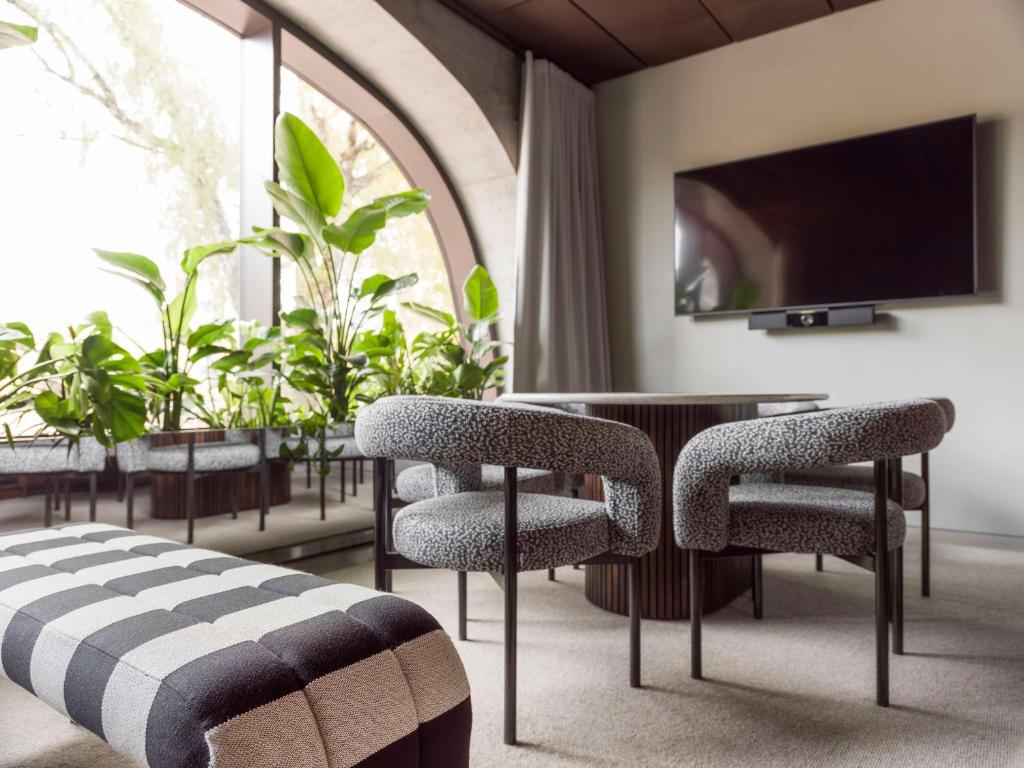 Hotel Review Interior
