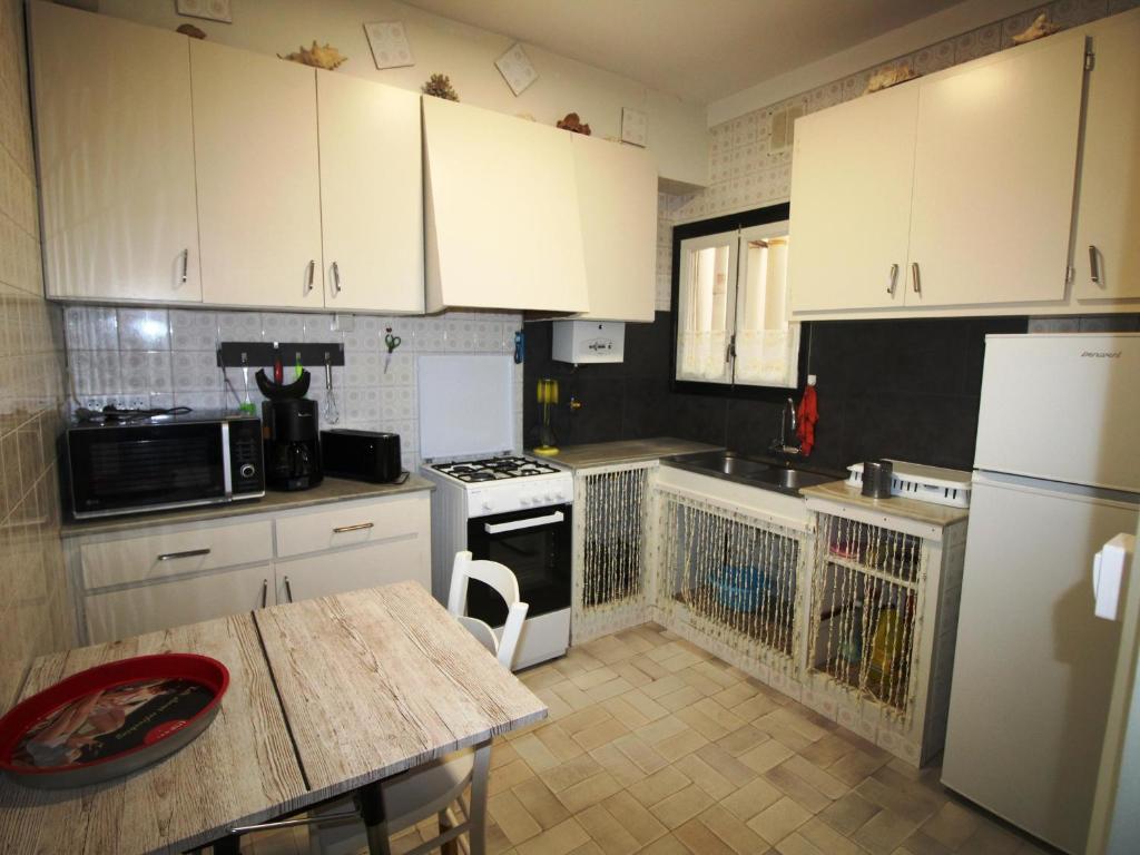 Apartamento céntrico en Llançà con 2 dormitorios y parking - ES-228-72 - 3