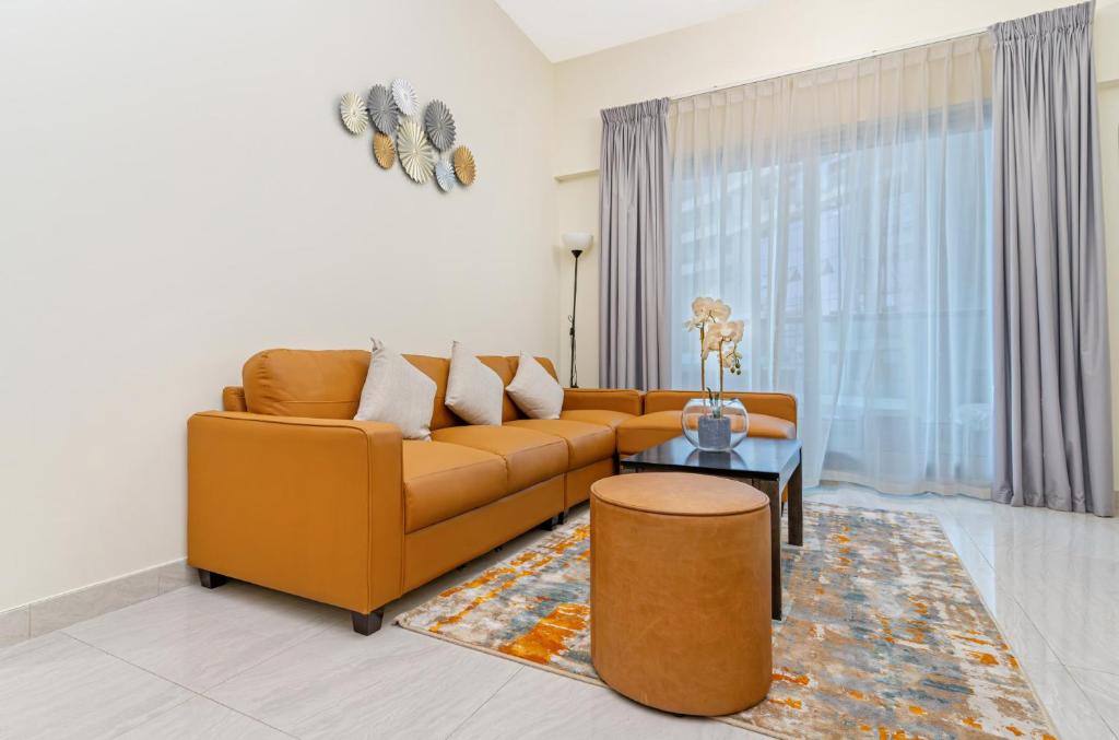 Contemporary furnishing I City skyline view, Dubai