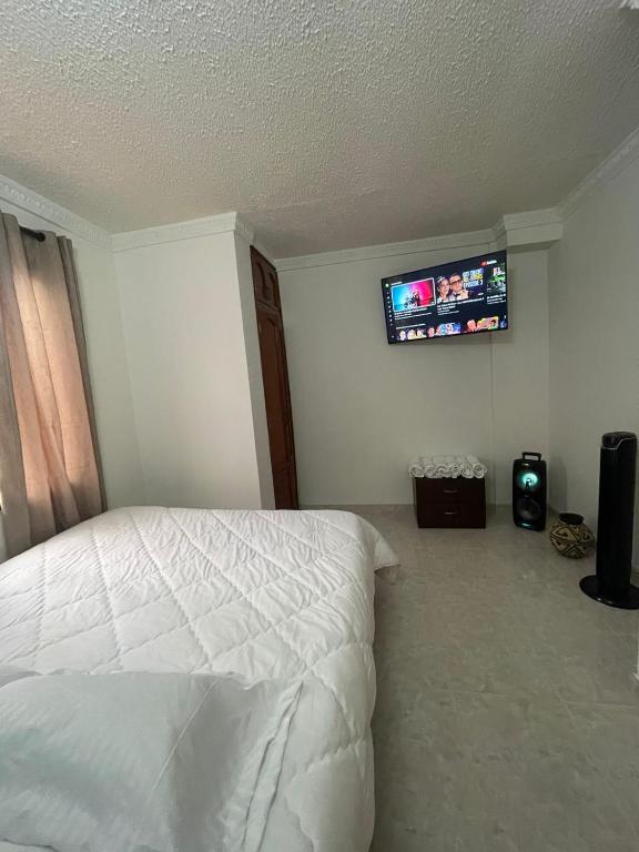 Apartamento para máx 5 personas, habitación privada con cama doble , habitación abierta con camarote y sofá cama, comodo, bonito, central, bien ubicado, en el centro de palmira - 5