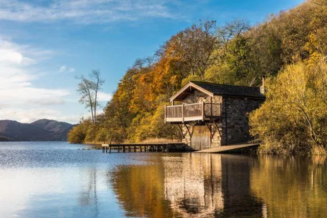 Duke of Portland Boathouse on the shore of Lake Ullswater ideal for a romantic break, hotel v destinaci Pooley Bridge