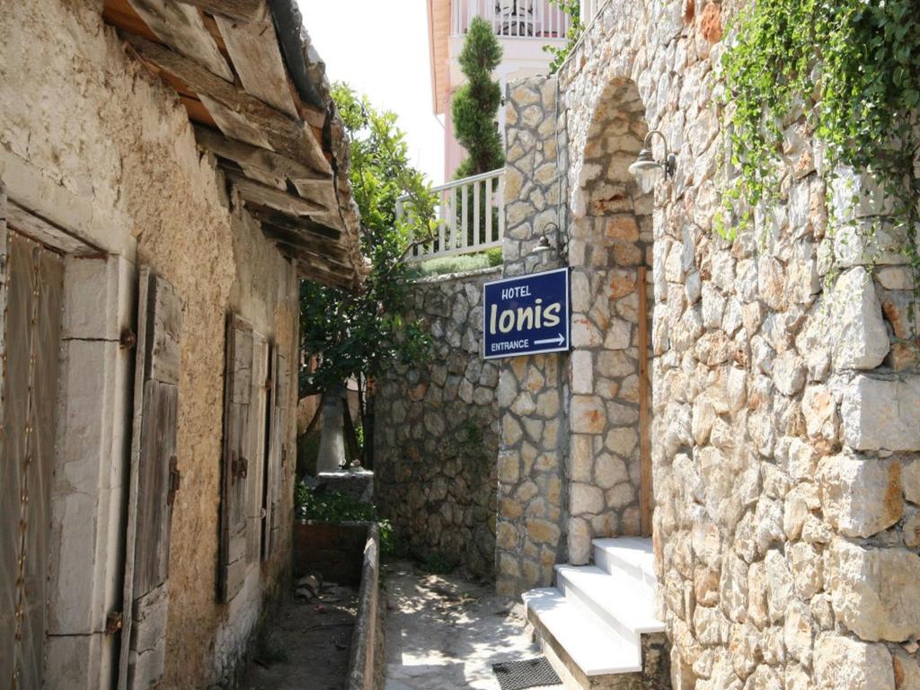 Ionis Hotel photo