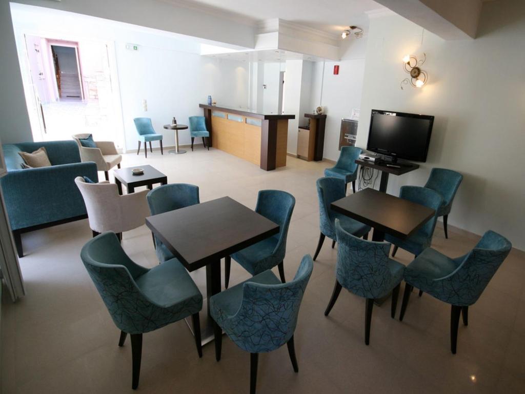 Ionis Hotel photo