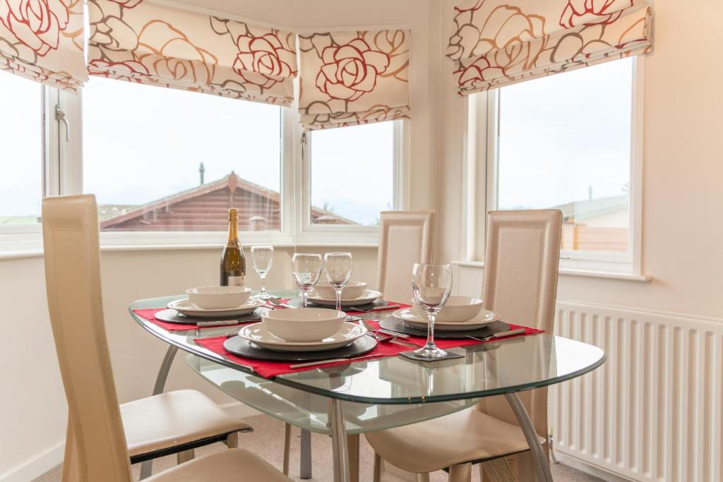 46 Meadow View Lodge - 3 Bed-sleeps 6-TJS46MV, Woolacombe