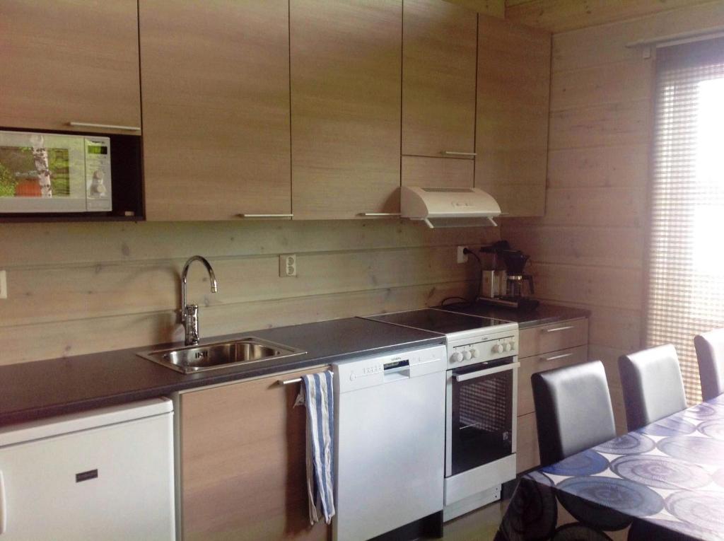 Kitchen, Inarin Kalakentta in Inari