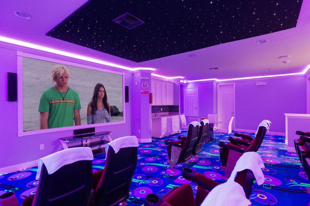 Immerse in Magic Castle-Cinema-Bowling-Games Room & Much More, Davenport