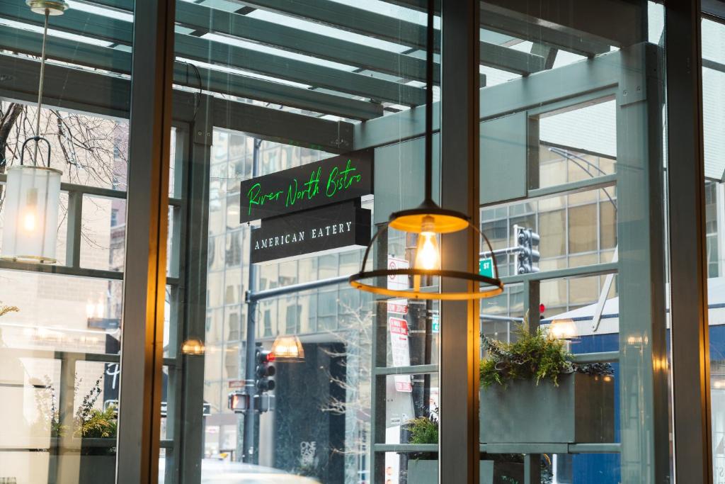 Chicago Eurostars Magnificent Mile Additional