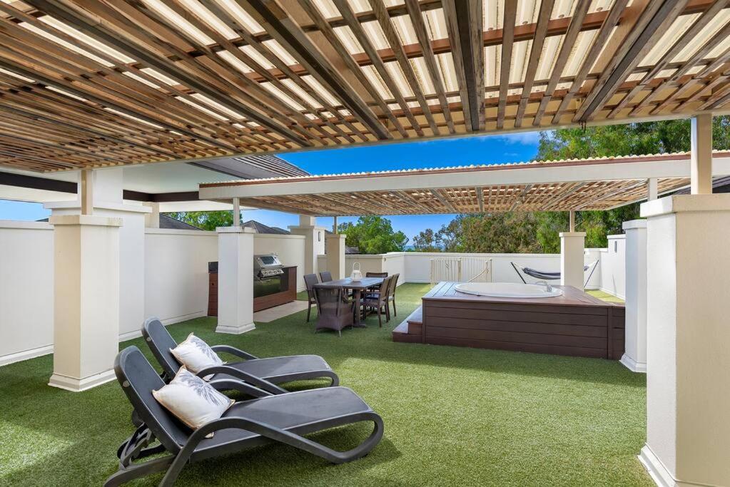 Paradise Bound - A Rooftop Resort Retreat, Palm Cove